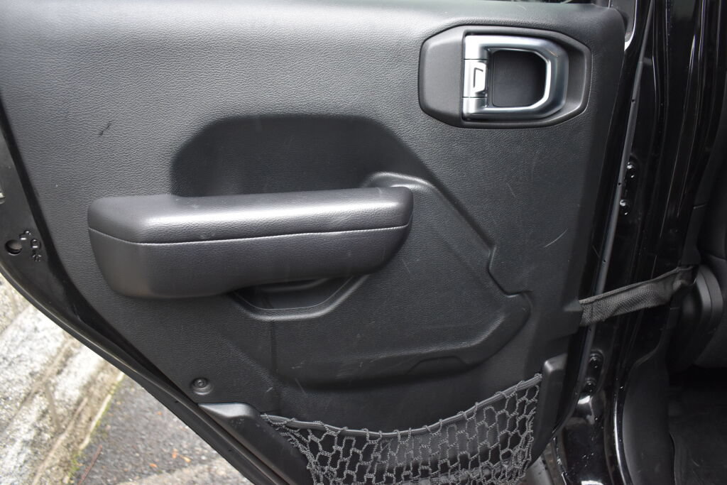 Used 2019 Jeep Wrangler Unlimited Rubicon w/ Cold Weather Group AWD/4WD image 19