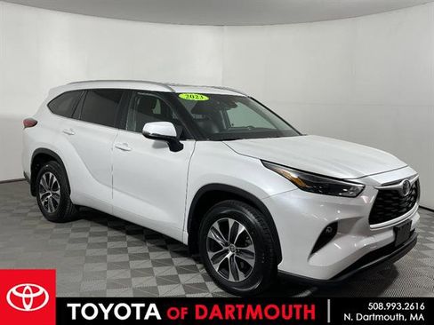 Used 2023 Toyota Highlander XLE AWD/4WD image 1