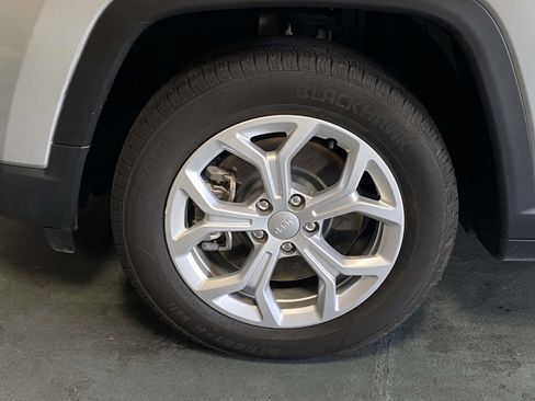 Used 2024 Jeep Compass Latitude AWD/4WD image 9