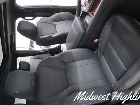 Used 2024 Lexus GX 550 w/ Accessory Package (2T) AWD/4WD image 41