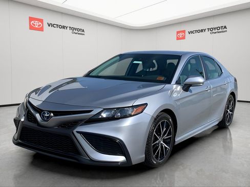 Used 2024 Toyota Camry SE image 7