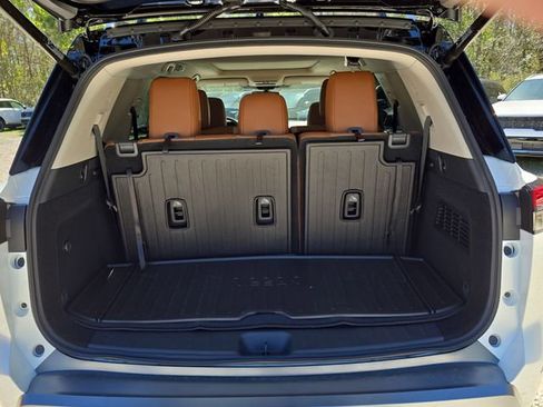 New 2026 Nissan Pathfinder Platinum w/ Cargo Package image 10