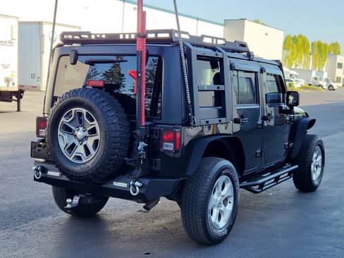 Used 2017 Jeep Wrangler Unlimited Rubicon w/ Cold Weather Group image 4
