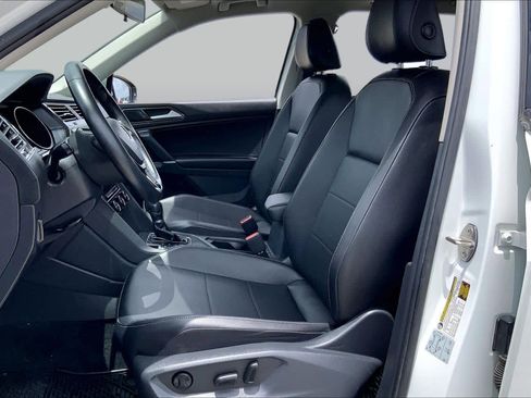 Used 2018 Volkswagen Tiguan SE w/ Panoramic Sunroof Package FWD image 8