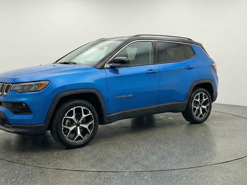 Used 2025 Jeep Compass Limited AWD/4WD image 3