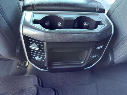 Used 2022 RAM 1500 Big Horn AWD/4WD image 32