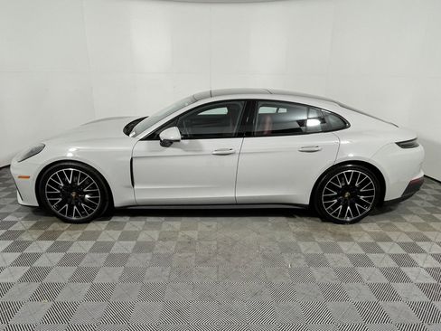 Used 2025 Porsche Panamera image 2