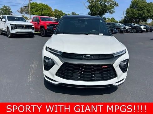 Used 2023 Chevrolet TrailBlazer RS w/ Sun and Liftgate Package image 2