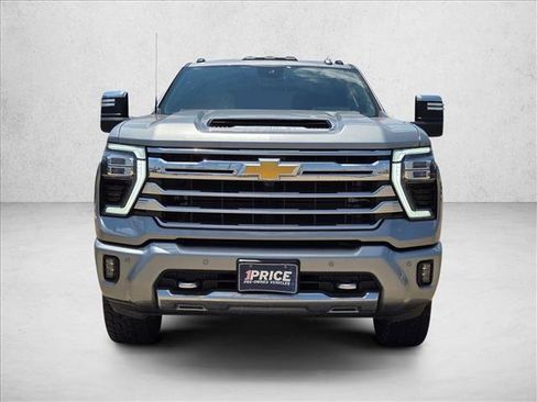 Used 2024 Chevrolet Silverado 2500 High Country w/ High Country Premium Package AWD/4WD image 2