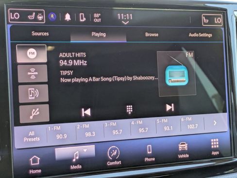 Used 2024 Chrysler Pacifica Touring-L FWD image 18