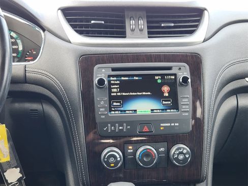 Used 2017 Chevrolet Traverse LT image 16