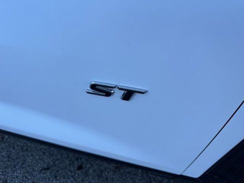 Used 2025 Buick Enclave Sport Touring image 13