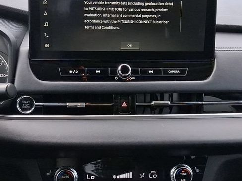 Used 2025 Mitsubishi Outlander AWD image 20