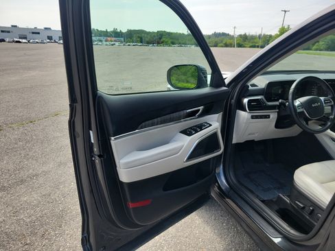 Used 2024 Kia Telluride EX w/ EX Captain's Chair Package AWD/4WD image 15