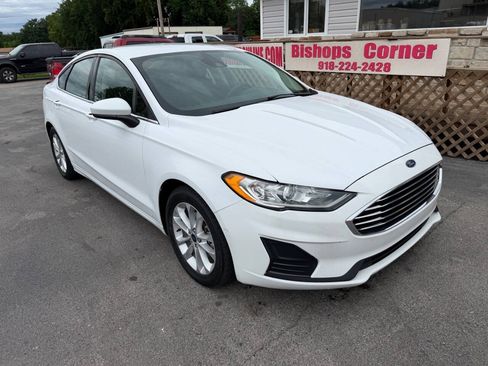 Used 2020 Ford Fusion SE FWD image 2