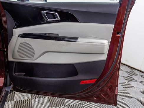 Used 2023 Kia Carnival SX image 47