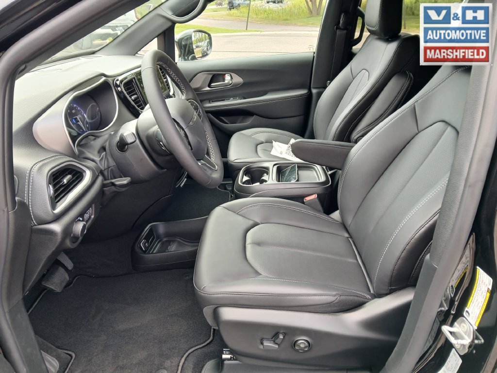 New 2027 Chrysler Pacifica Select FWD image 12