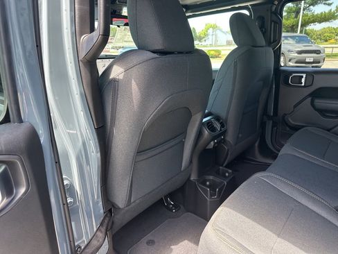 New 2025 Jeep Gladiator Sport image 43