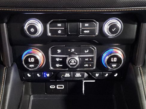 Used 2021 GMC Yukon XL AT4 w/ AT4 Premium Plus Package AWD/4WD image 38