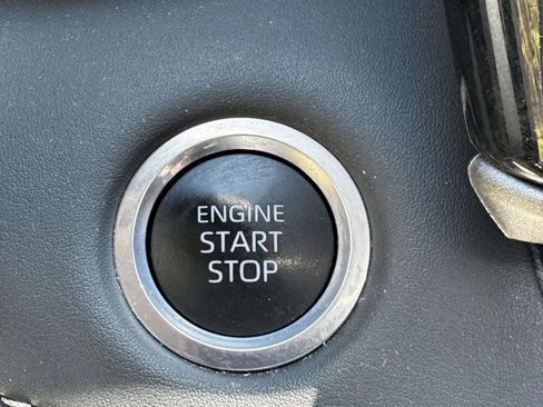 Used 2024 Toyota Highlander LE FWD image 23