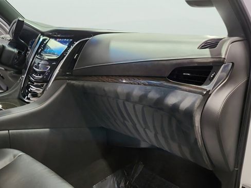Used 2016 Cadillac Escalade Platinum image 33