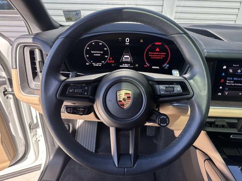 Used 2024 Porsche Cayenne image 24