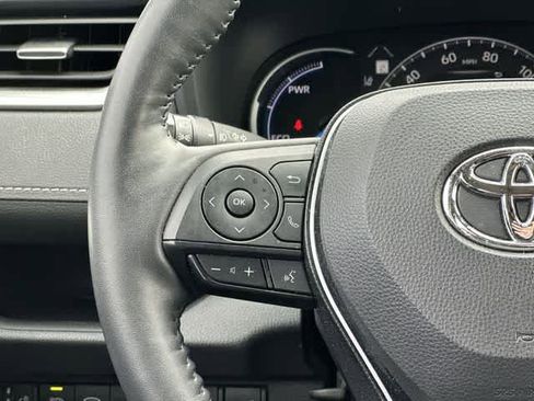 Used 2023 Toyota RAV4 XLE Premium image 9