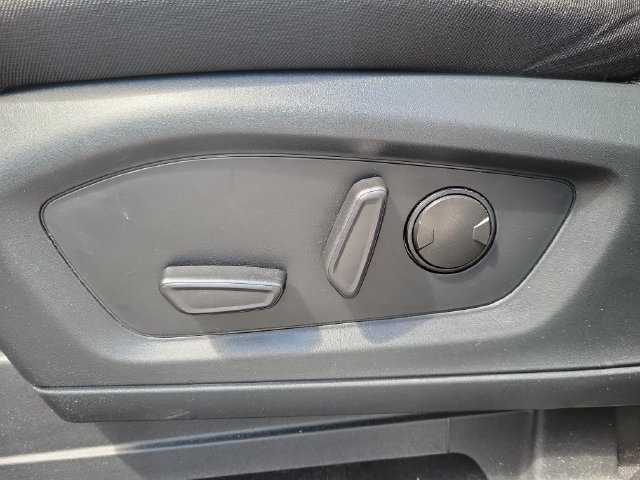 Used 2023 Ford Explorer XLT RWD image 14