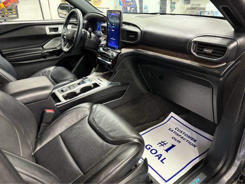 Used 2021 Ford Explorer Platinum w/ Equipment Group 601A image 28