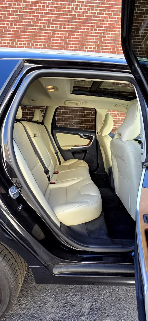 Used 2017 Volvo XC60 T6 Inscription w/ Climate Package AWD/4WD image 9