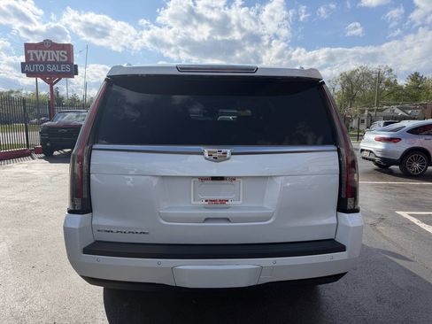 Used 2019 Cadillac Escalade Luxury AWD/4WD image 6