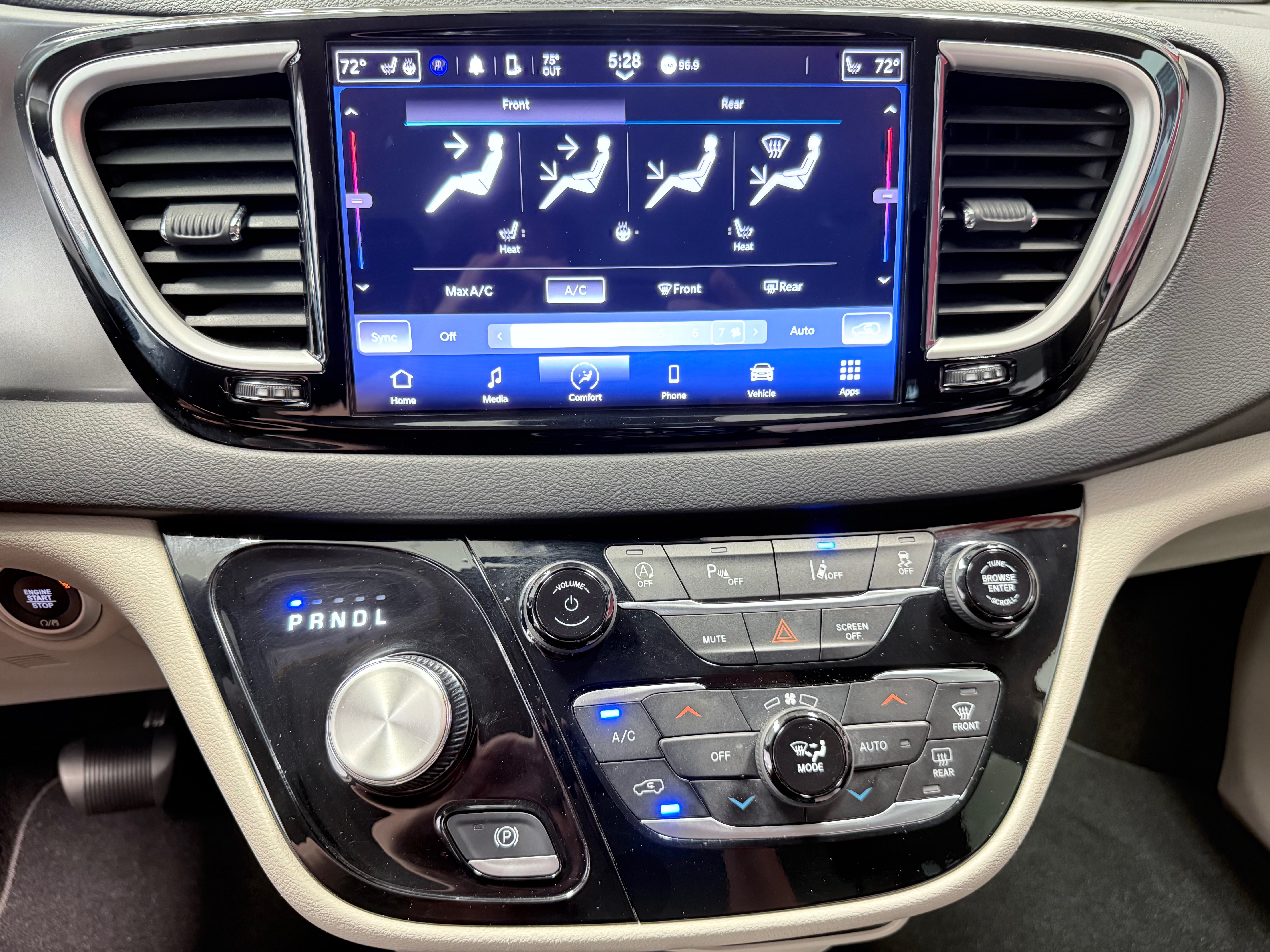 Used 2023 Chrysler Pacifica Touring-L FWD image 29