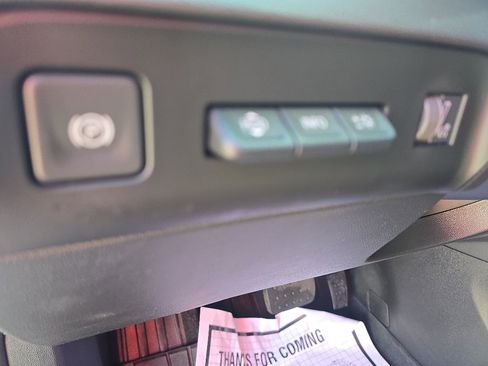 Used 2023 Buick Enclave Avenir w/ Avenir Technology Package image 27