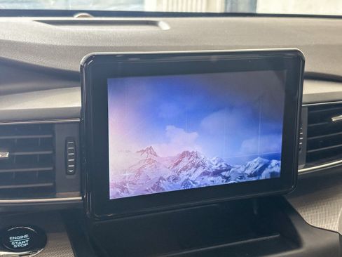 Used 2020 Ford Explorer XLT w/ Equipment Group 202A RWD image 18