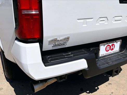 Used 2025 Toyota Tacoma SR5 AWD/4WD image 29