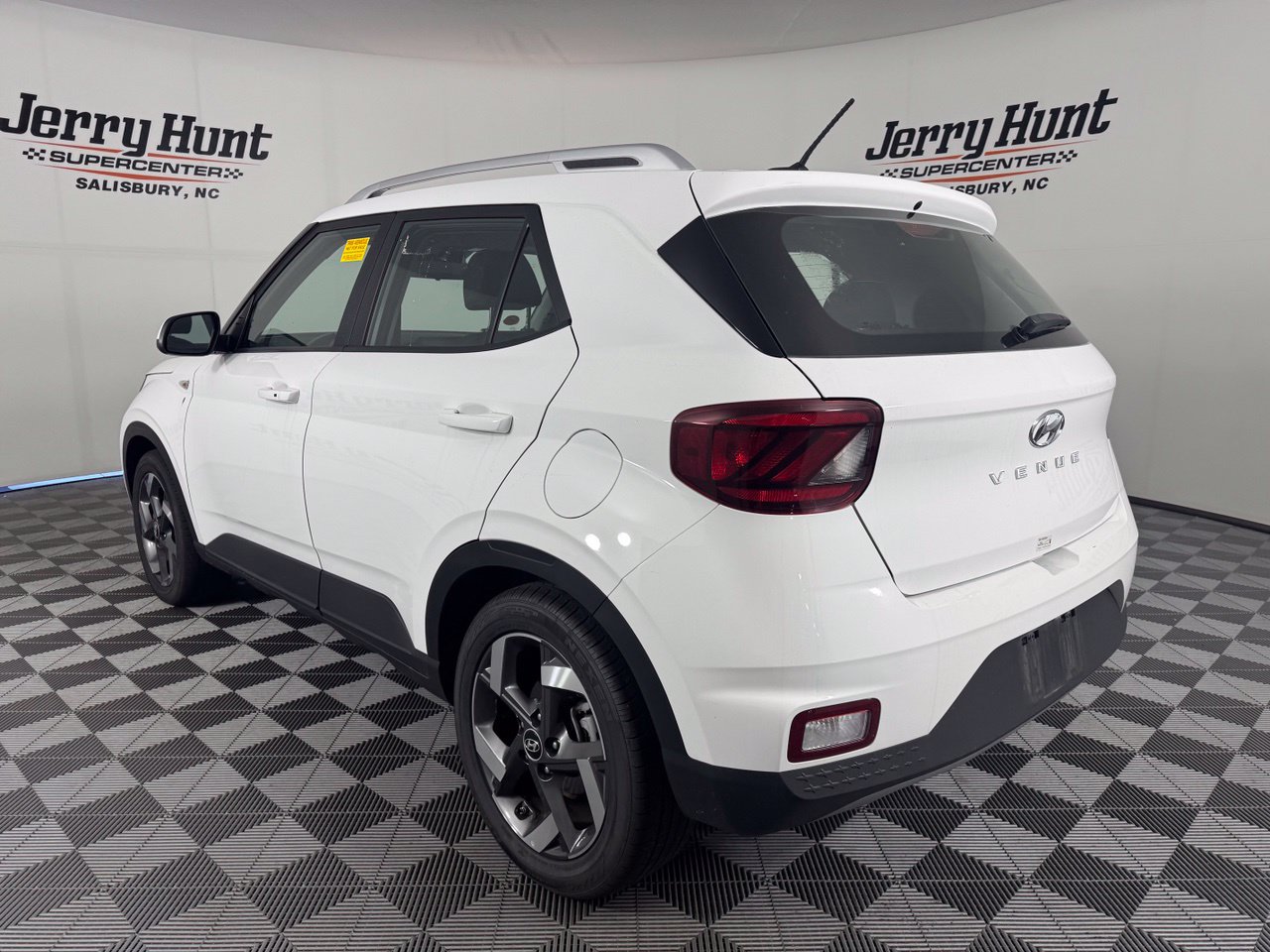 Used 2026 Hyundai Venue SEL FWD image 9