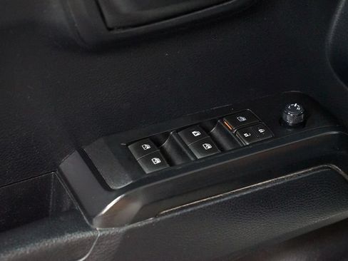 Used 2019 Toyota Tacoma SR w/ SR Convenience Package RWD image 27