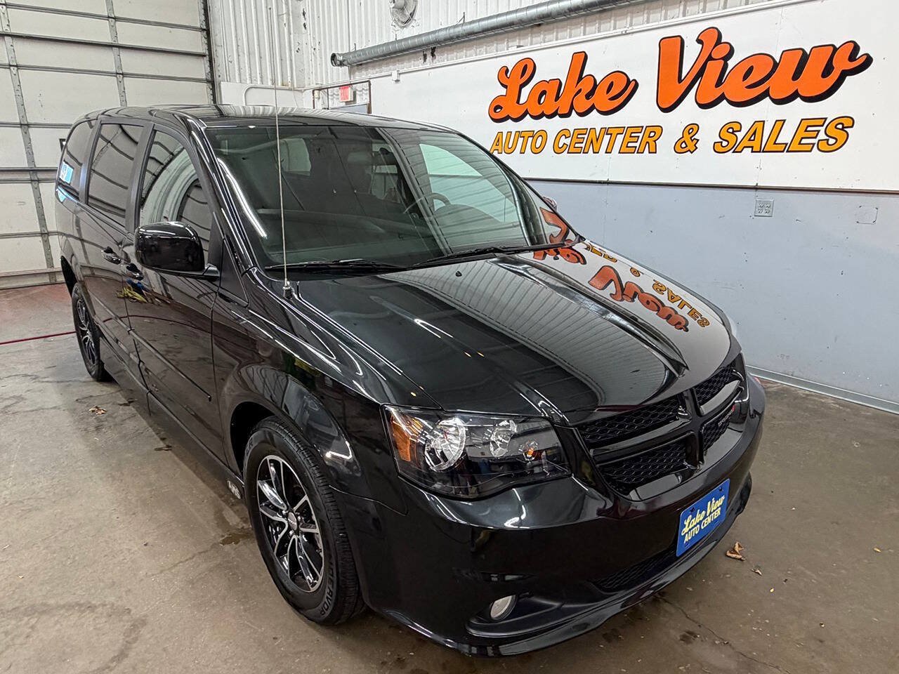 Used 2015 Dodge Grand Caravan R/T FWD image 1
