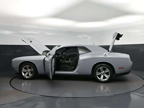 Used 2022 Dodge Challenger SXT RWD image 45