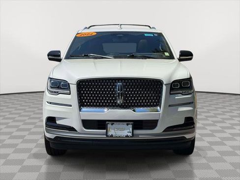 Used 2024 Lincoln Navigator Reserve AWD/4WD image 2