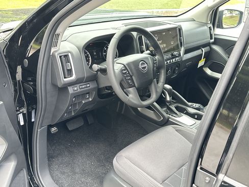 New 2025 Nissan Frontier SV w/ SV Convenience Package image 18