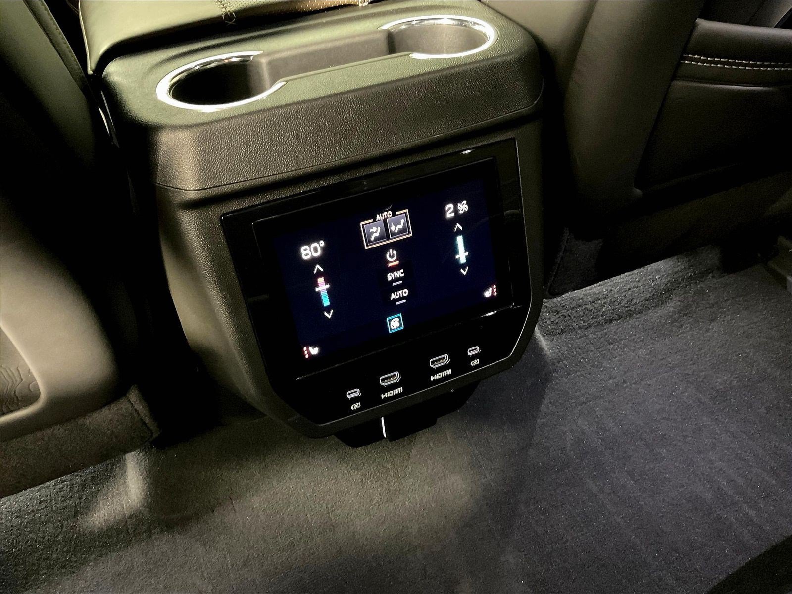 Used 2025 GMC Yukon Denali Ultimate AWD/4WD image 9