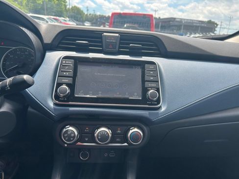 Used 2025 Nissan Versa SV FWD image 17