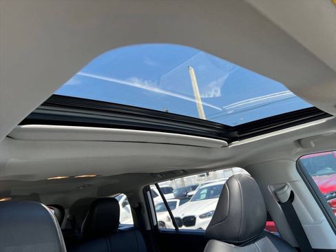 Used 2022 Toyota Highlander XLE AWD/4WD image 16
