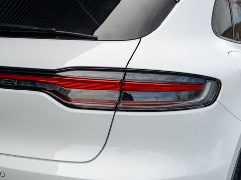 Certified 2025 Porsche Macan AWD/4WD image 44