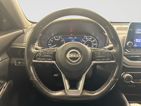 Used 2024 Nissan Altima 2.5 SR FWD image 11