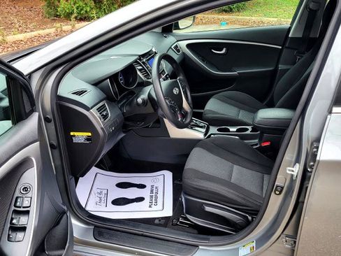 Used 2017 Hyundai Elantra GT image 10