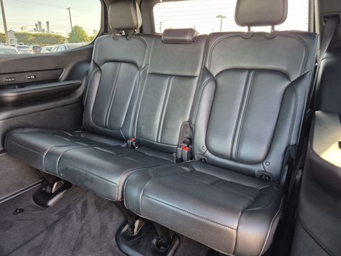 Used 2022 Jeep Wagoneer Series III w/ Premium Group I AWD/4WD image 23