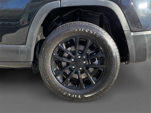 Certified 2023 Jeep Cherokee Altitude Lux image 10