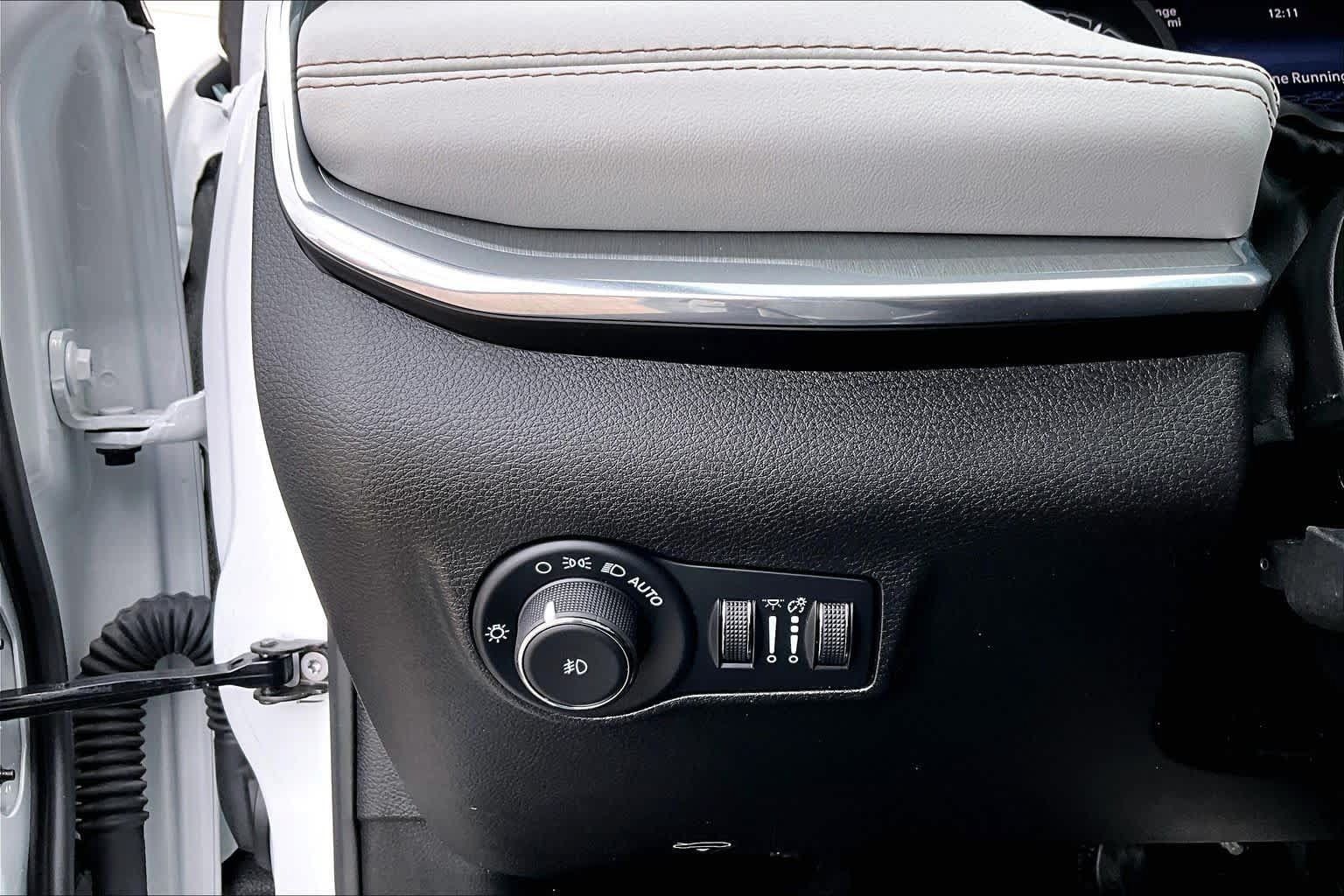 Used 2023 Jeep Compass Limited AWD/4WD image 36